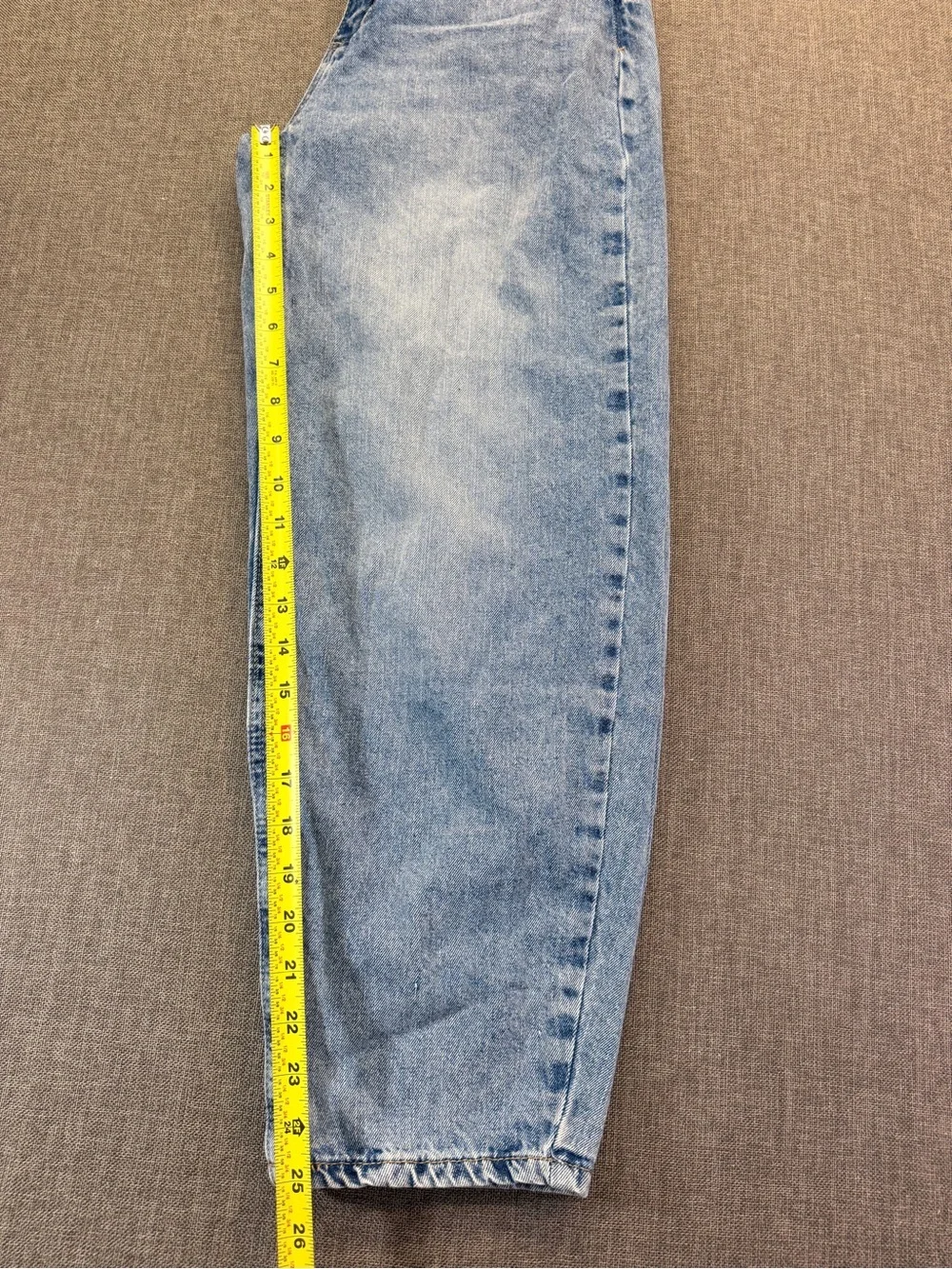 Indigo Rein Women's barrel leg cropped Jeans in Light Blue Wash size 25